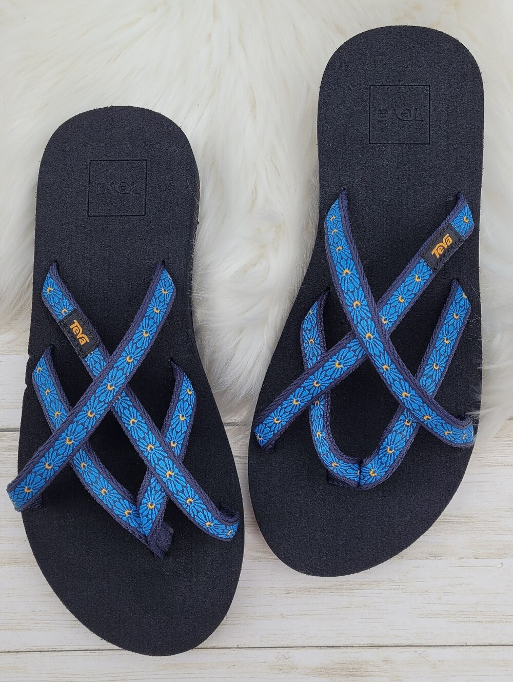 Teva Olowahu Lightweight Comfort Sandals Flower Loom Navy Blue Women's Size 7